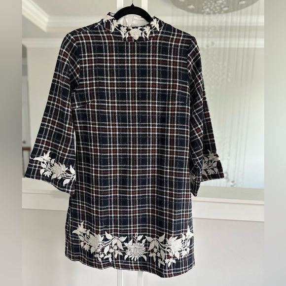 Fanm Mon Plaid Dress with Embroidered Floral Accents - Picture 4 of 10